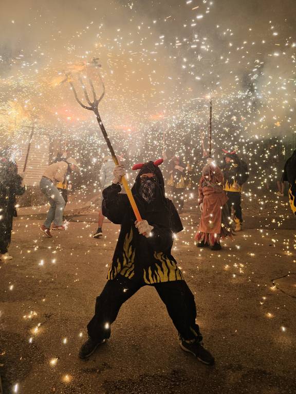 La localidad culmina las celebraciones en honor a Sant Cristòfol i Sant Roc con una gran espectáculo pirotécnico.