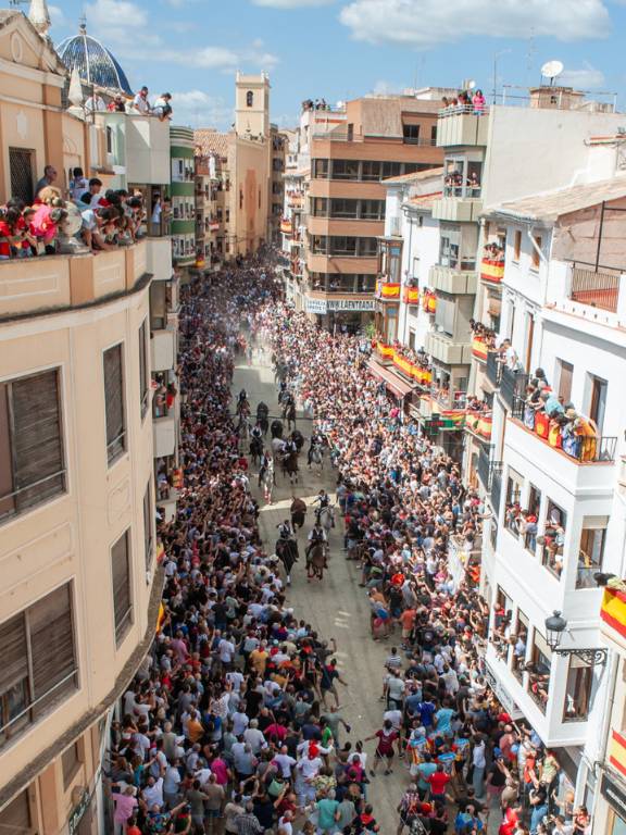 El penúltimo día de los festejos taurinos de Segorbe contó con una multitudinaria entrada de toros, jinetes locales y autoridades presentes.