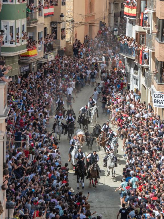 El penúltimo día de los festejos taurinos de Segorbe contó con una multitudinaria entrada de toros, jinetes locales y autoridades presentes.