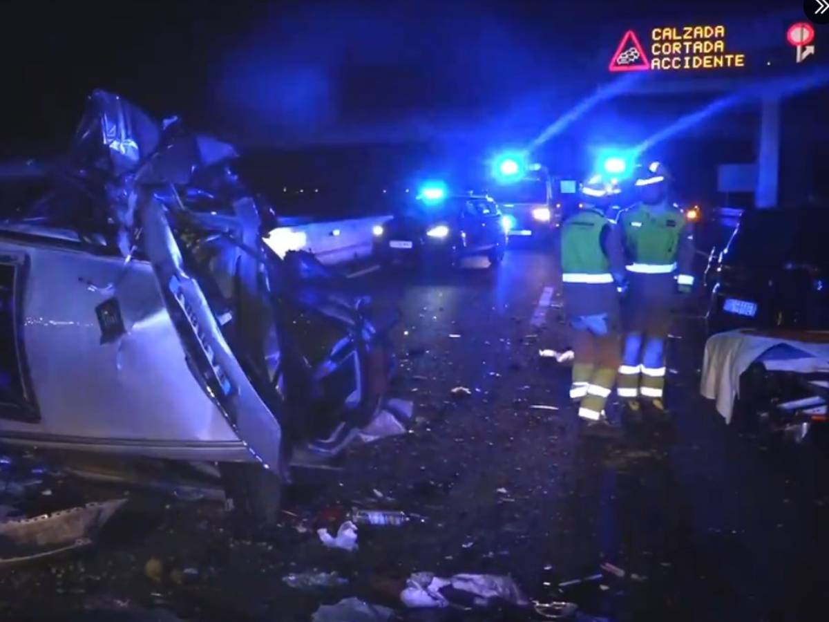 Grave accidente en la AP-7 en Peñíscola entre un camión y dos turismos