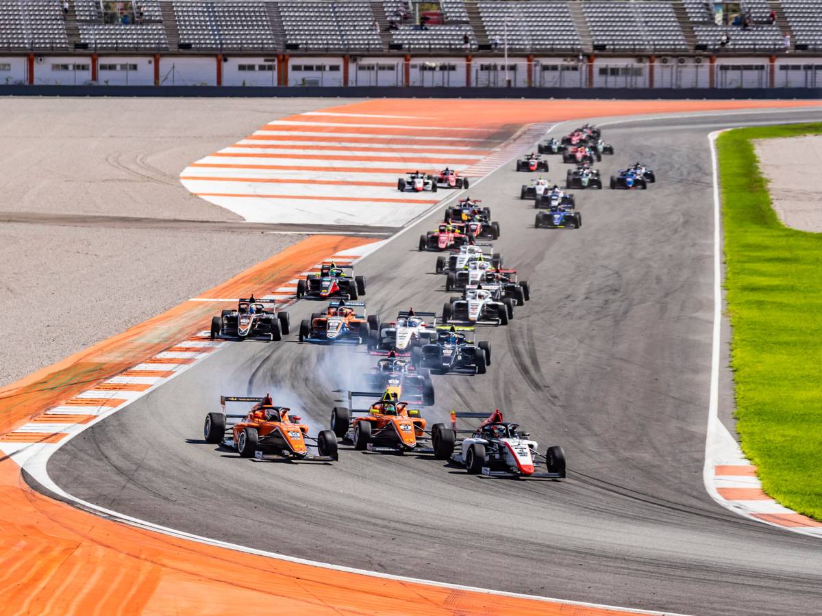 Juan Cota gana en la primera carrera de Fórmula 4 del Racing Weekend del Circuit