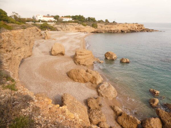 La Guardia Civil salva a un hombre de morir ahogado en Vinaròs