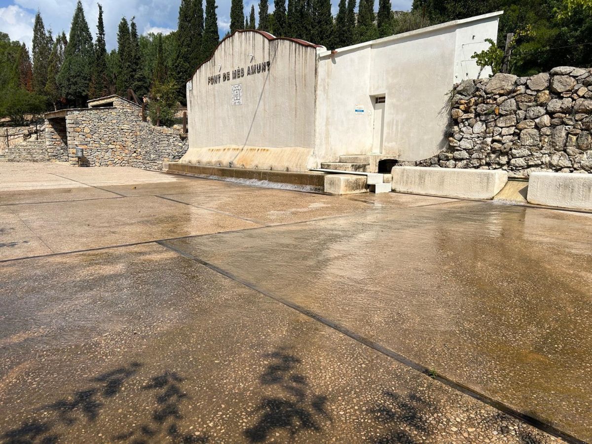 La lluvias devuelven el caudal de agua a las fuentes de Les Useres