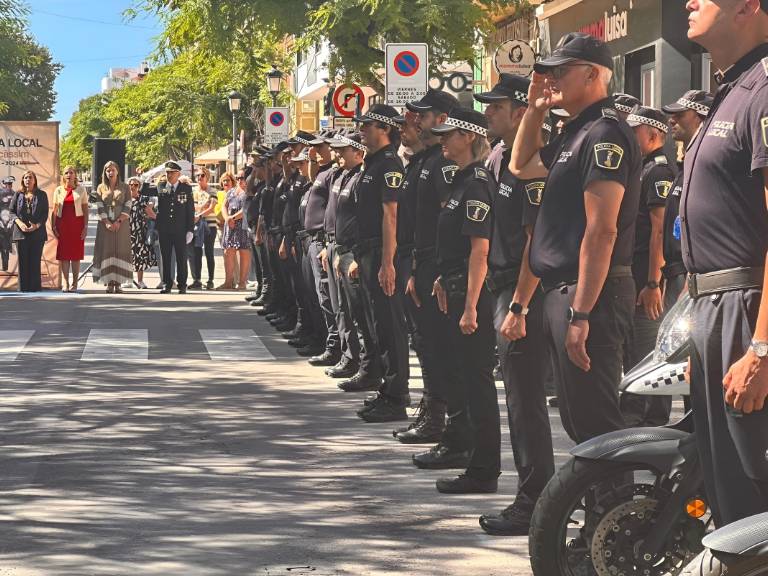 Benicàssim celebra con honores el 50 Aniversario de la Policía Local en su último día de fiestas patronales de Santo Tomás..