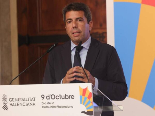 Mazón anuncia la certificació de coneixements de valencià des del curs de 2008-2009