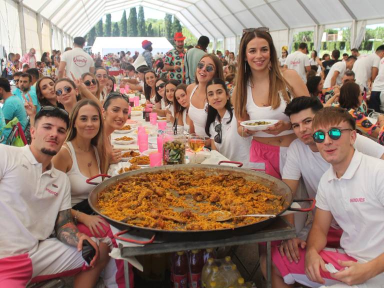 Más de 1,700 personas disfrutaron de las paellas en la XXVI edición de la “Trobada de Quintes” de Almenara, que tuvo lugar en la carpa del Recinto Ferial.