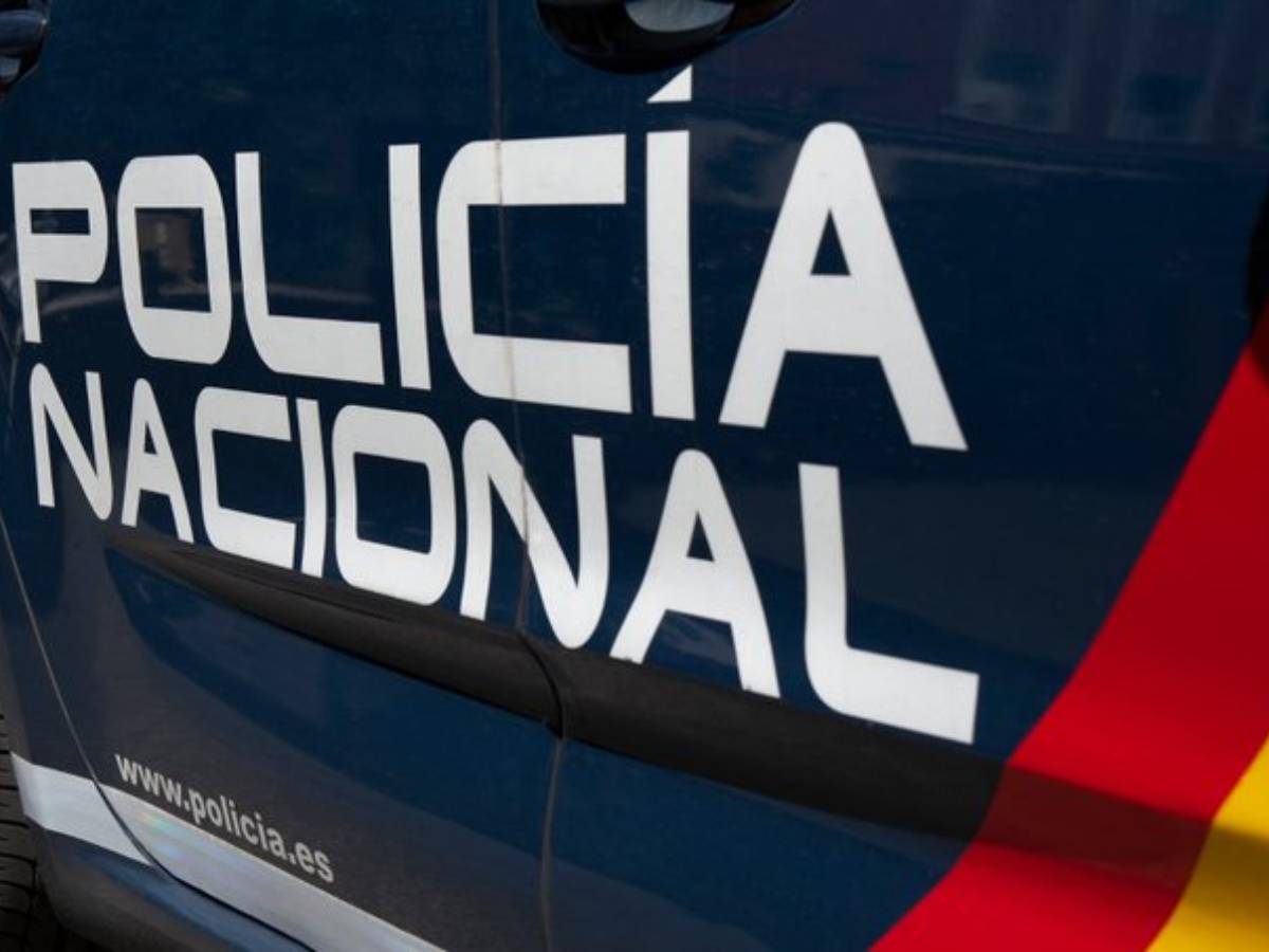 Tres presos logran fugarse de un furgón policial en Sevilla