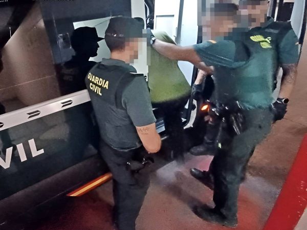 Un hombre apuñala a su mujer en Paiporta