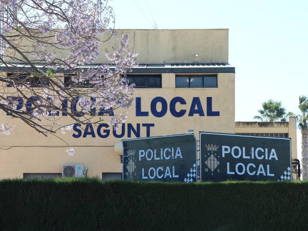 Un Policía Local de Sagunt salva la vida de un joven con un torniquete