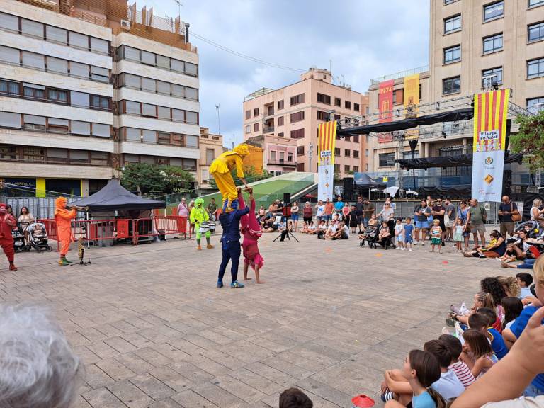 vila-real-celebra-el-espectaculo-acrocircus-en-las-fiestas-de-la-mare-de-deu-de-gracia