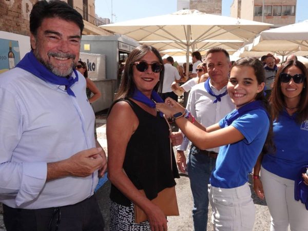 Visita del alcalde de Alicante, Luis Barcala, a las fiestas de la Misericordia de Burriana