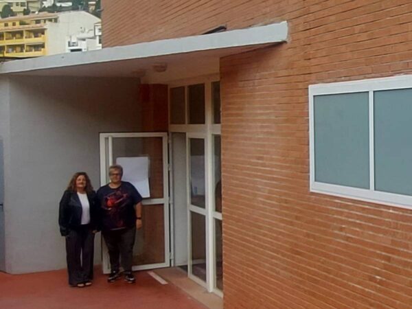 El PP de Sueras celebra la instalación de 120 paneles fotovoltaicos en el colegio local