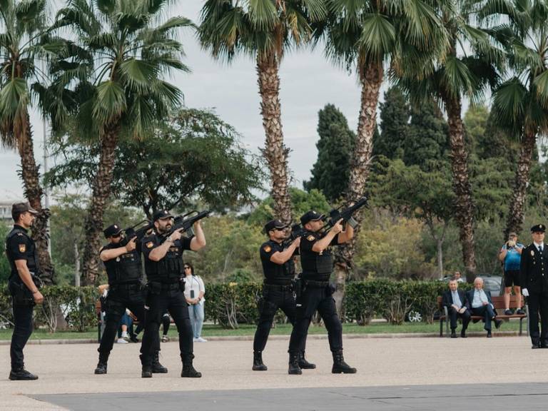 Durante la celebración se impusieron 12 condecoraciones, 11 a Policías Nacionales y dos a personal ajeno a la Policía Nacional.