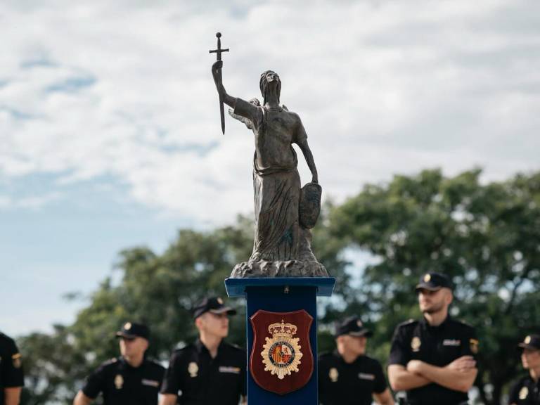 Durante la celebración se impusieron 12 condecoraciones, 11 a Policías Nacionales y dos a personal ajeno a la Policía Nacional.