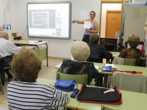 Benicàssim ofrece cursos gratuitos para afrontar la brecha digital