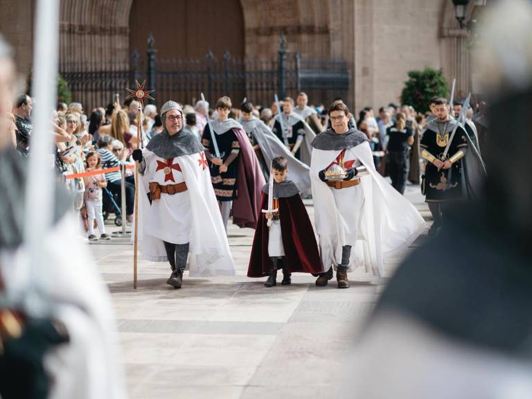 El Desfile de las Tres Culturas, el concierto de la Banda Municipal, la entrega de los premios Valencià de l’Any o el homenaje a las collas de ‘dolçaina i tabal’, han vestido de gala esta celebración.