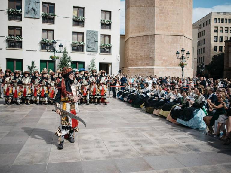 El Desfile de las Tres Culturas, el concierto de la Banda Municipal, la entrega de los premios Valencià de l’Any o el homenaje a las collas de ‘dolçaina i tabal’, han vestido de gala esta celebración.