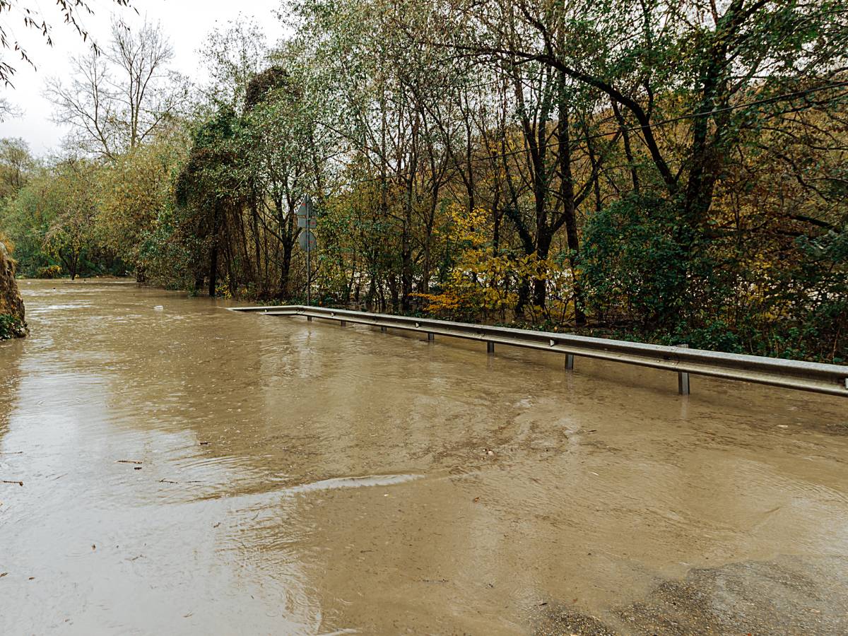 Cierre de varias carreteras en Castellón por inundaciones y desprendimientos