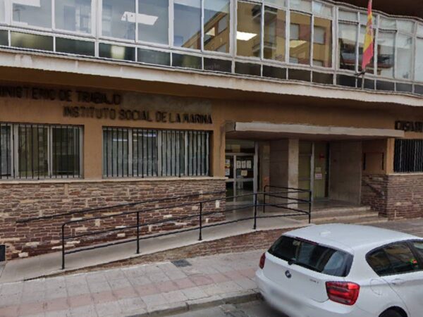 Denuncian goteras, grietas y filtraciones de agua en el consultorio auxiliar del Grao de Castellón