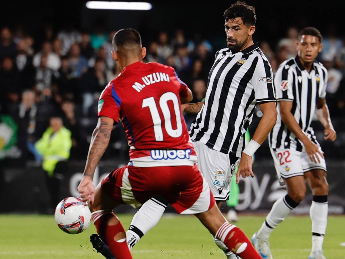 Un penalti en el descuento tumba al CD Castellón ante el Granada CF