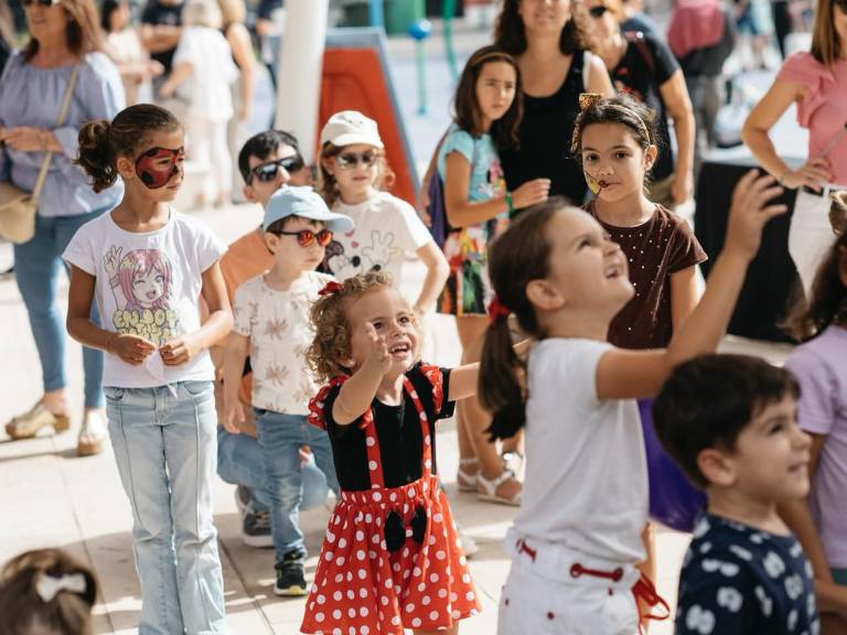 El Mercado Outlet se ha llevado a cabo de 10 a 18 horas y ha incluido la participación de comercios.