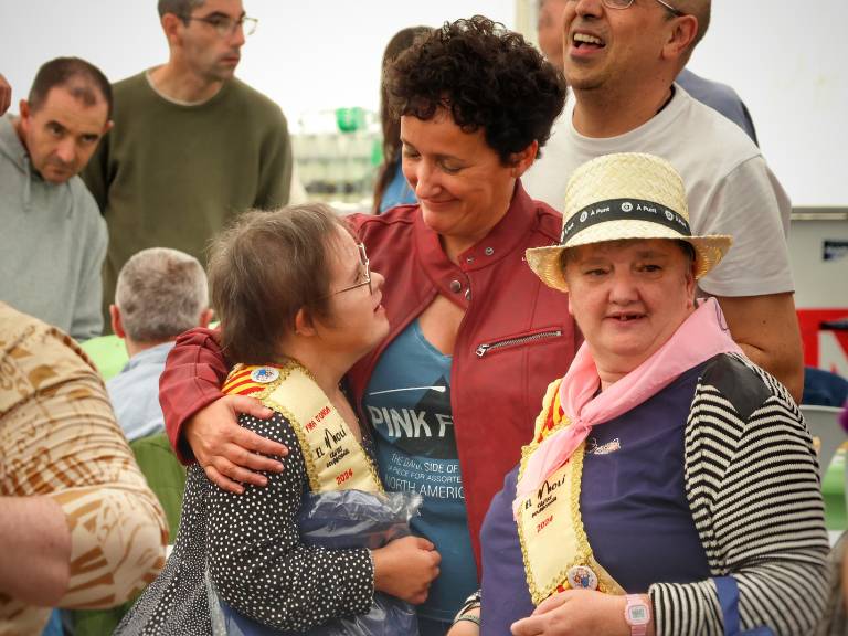 Miles de aficionados al toro de toda España disfrutan del primer encierro de cerriles a cargo de Lagunajanda en la Fira d’Onda.