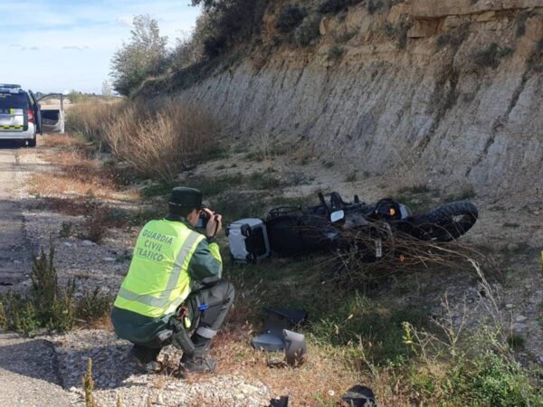 Fallece un motorista de Vallada en un accidente en A-227 de Cantavieja