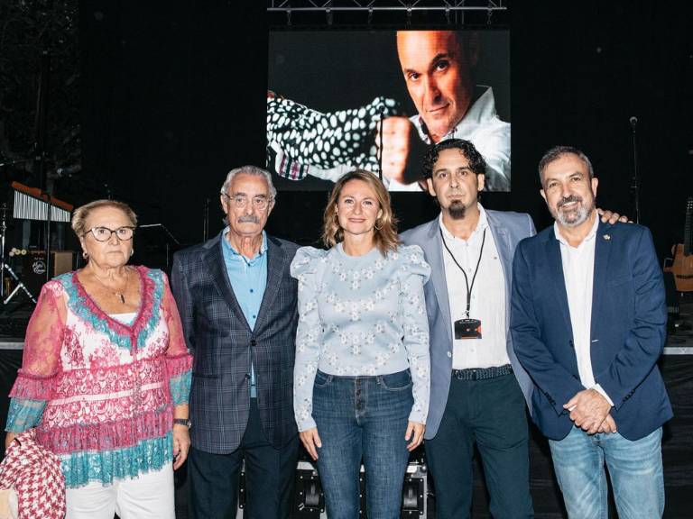 Este sábado, artistas como Al Lío, Michel el Cigalita, Paradita Flamenca, La Rubia de Antequera, Beni Cai, y Lucas Carmona junto a Alba Molina, llenarán de arte la Plaza Huerto Sogueros.