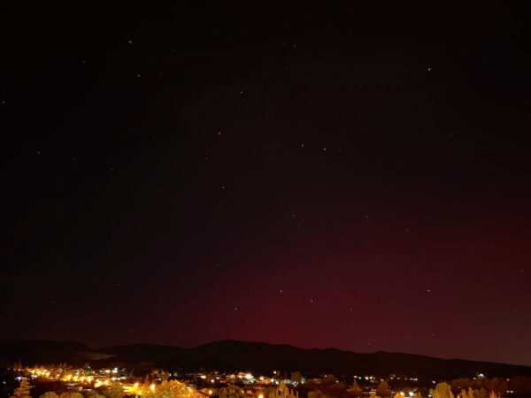 Impresionante aurora boreal ilumina la noche de la provincia de Castellón