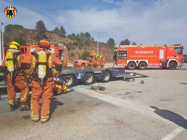 Intervención de emergencia para controlar un incendio en una gasolinera de Siete Aguas