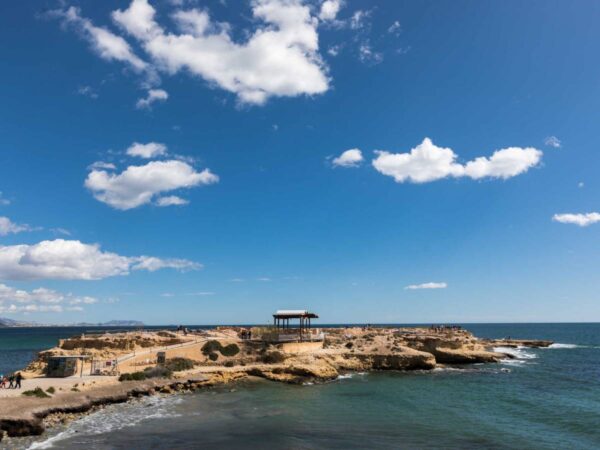 La Guardia Civil investiga el hallazgo de un cadáver en aguas de El Campello