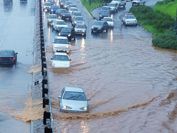 Las lluvias obligan a cortar varias carreteras en la Comunitat Valenciana