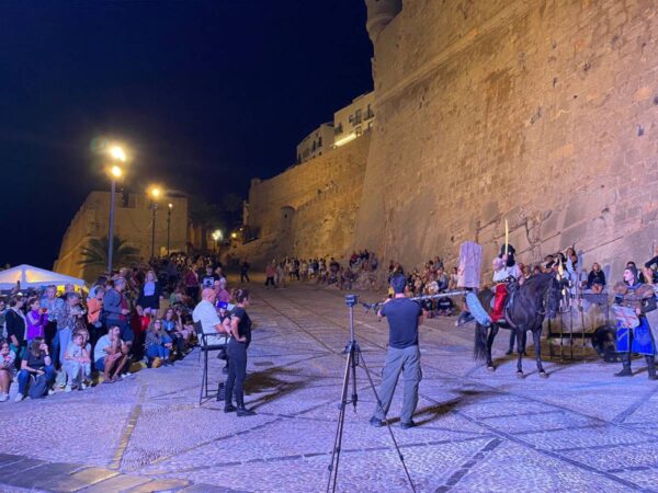 Los visitantes de Peñíscola se transforman en actores y actrices