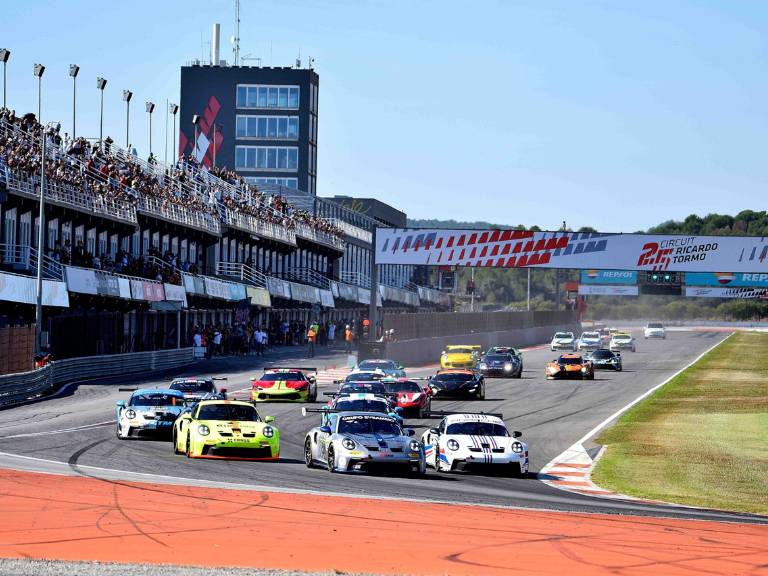 El Circuit Ricardo Tormo ha celebrado hoy la quinta jornada del Campeonato de España GT CER, donde Leandro Martins y Dieter Svepes se han coronado campeones.