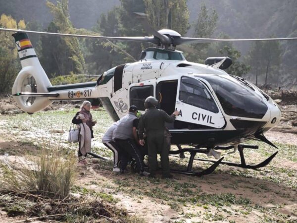 Más de 1.200 personas siguen atrapadas por la DANA entre la A-3 y A-7