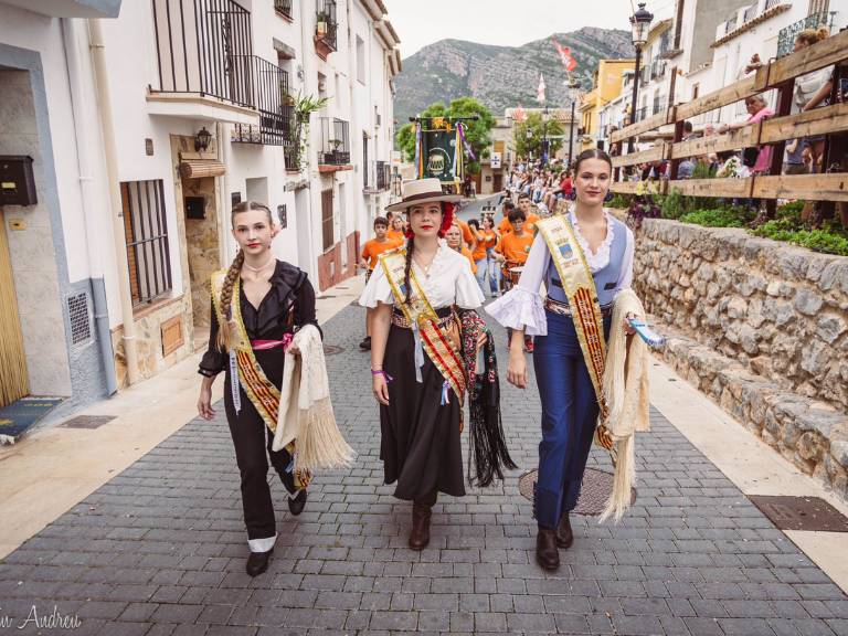 Oropesa del Mar celebra una nueva jornada de sus fiestas patronales con una gran participación.