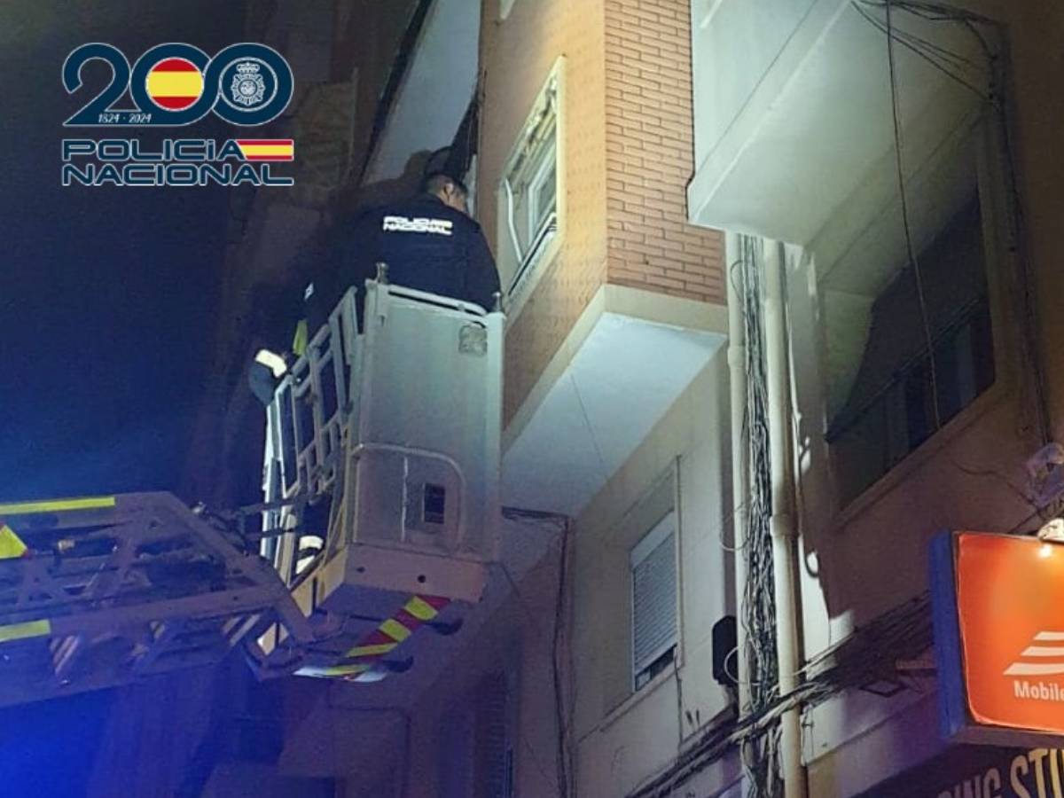 Un hombre detenido ‘in fraganti’ al escalar para robar en una vivienda de Valencia