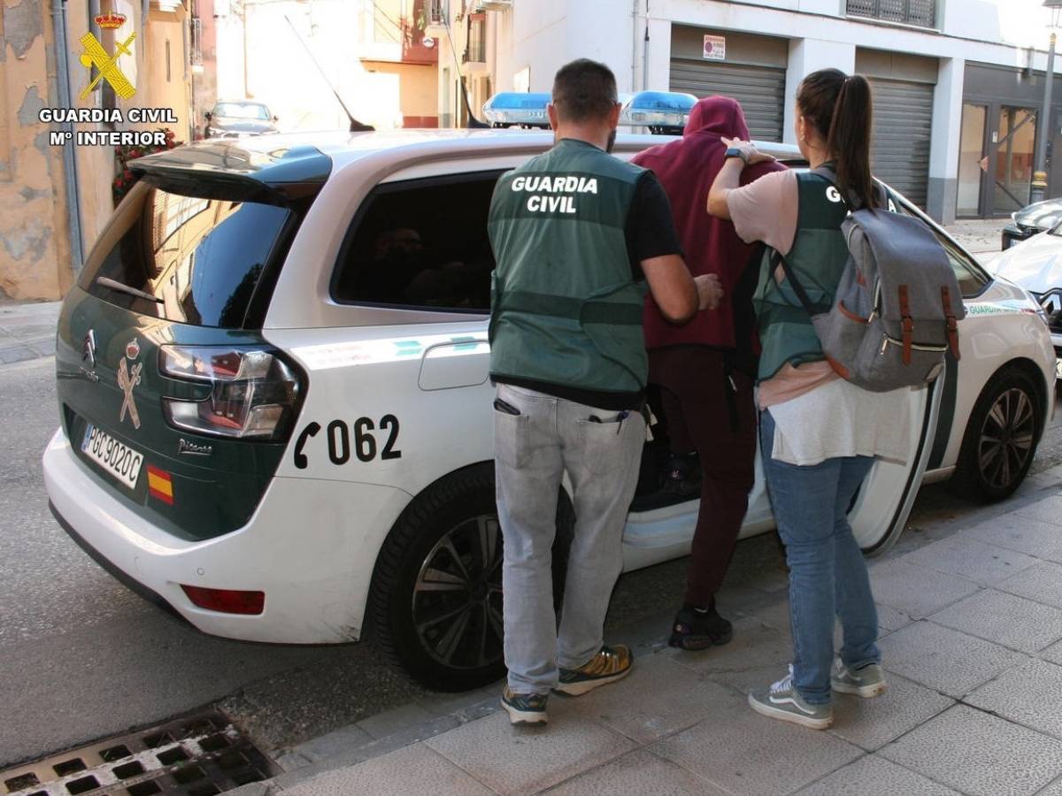 Un hombre ingresa en la UCI tras ser envenenado por un amigo en Benifaió