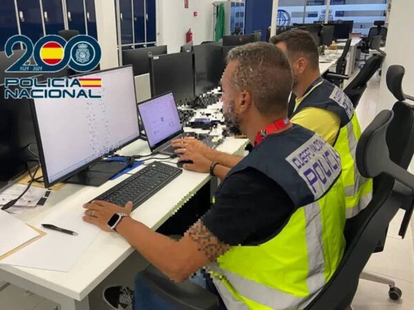 Un robo de móviles sacude la tienda Apple en la calle Colón de Valencia