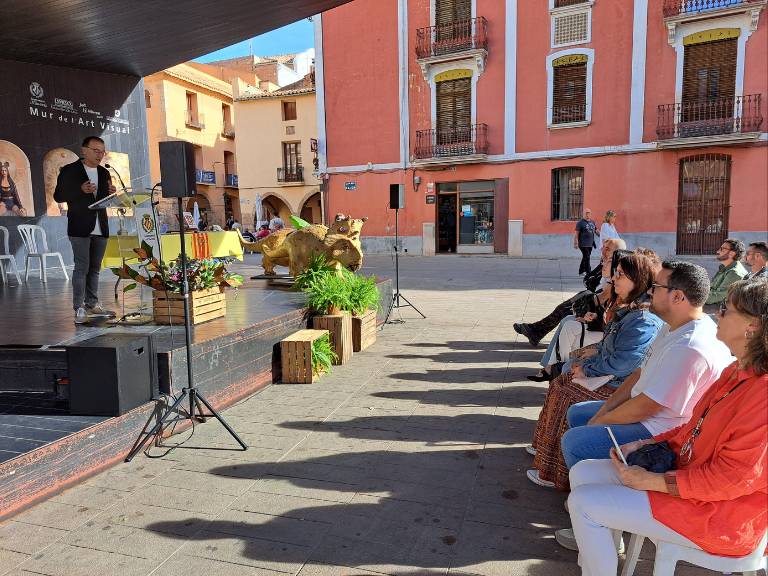 La feria contará con más de 25 stands de librerías, editoriales y asociaciones, donde se ofrecerá una amplia variedad de títulos y actividades para todas las edades.