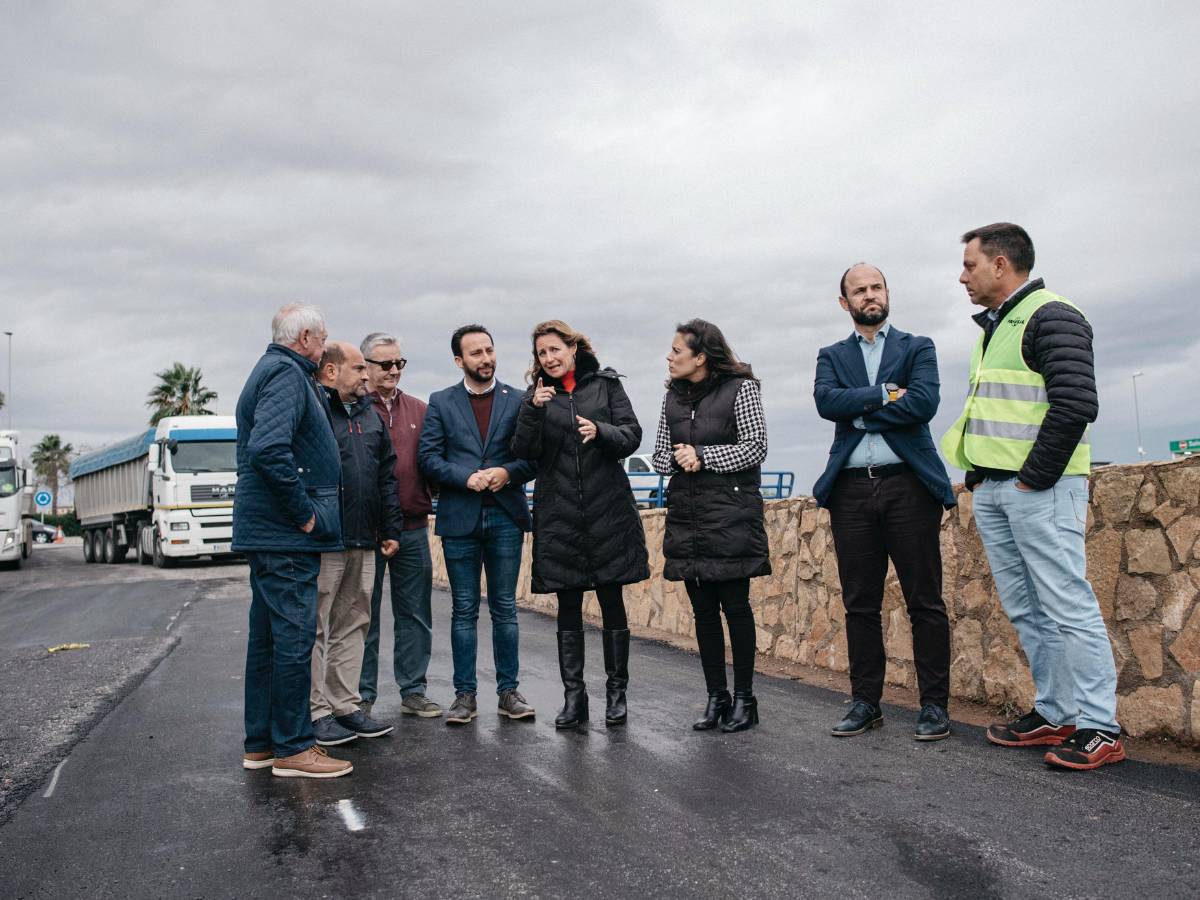 A punto de finalizar las obras de asfaltado de la mota derecha del Riu Sec