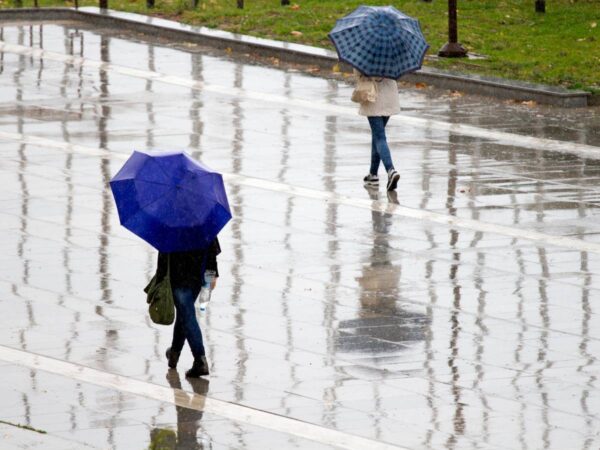 AEMET rebaja a Naranja el aviso por lluvias en Valencia