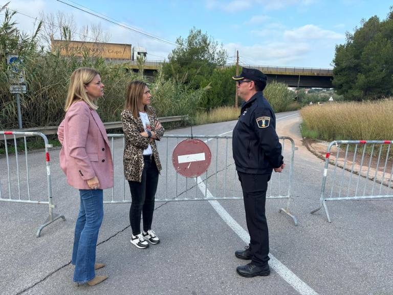 El Ayuntamiento de Almassora ha reiterado su recomendación a los vecinos de no acercarse al río Millars bajo ninguna circunstancia, mientras se mantenga el incremento del caudal.