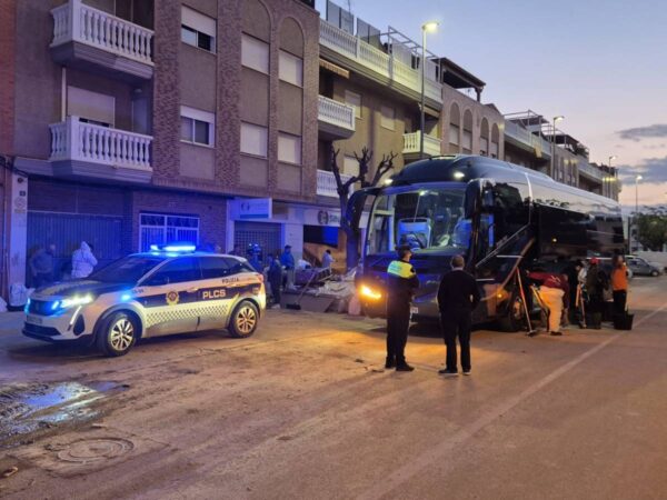 Autobús de voluntarios de Castellón con parada en Alfafar