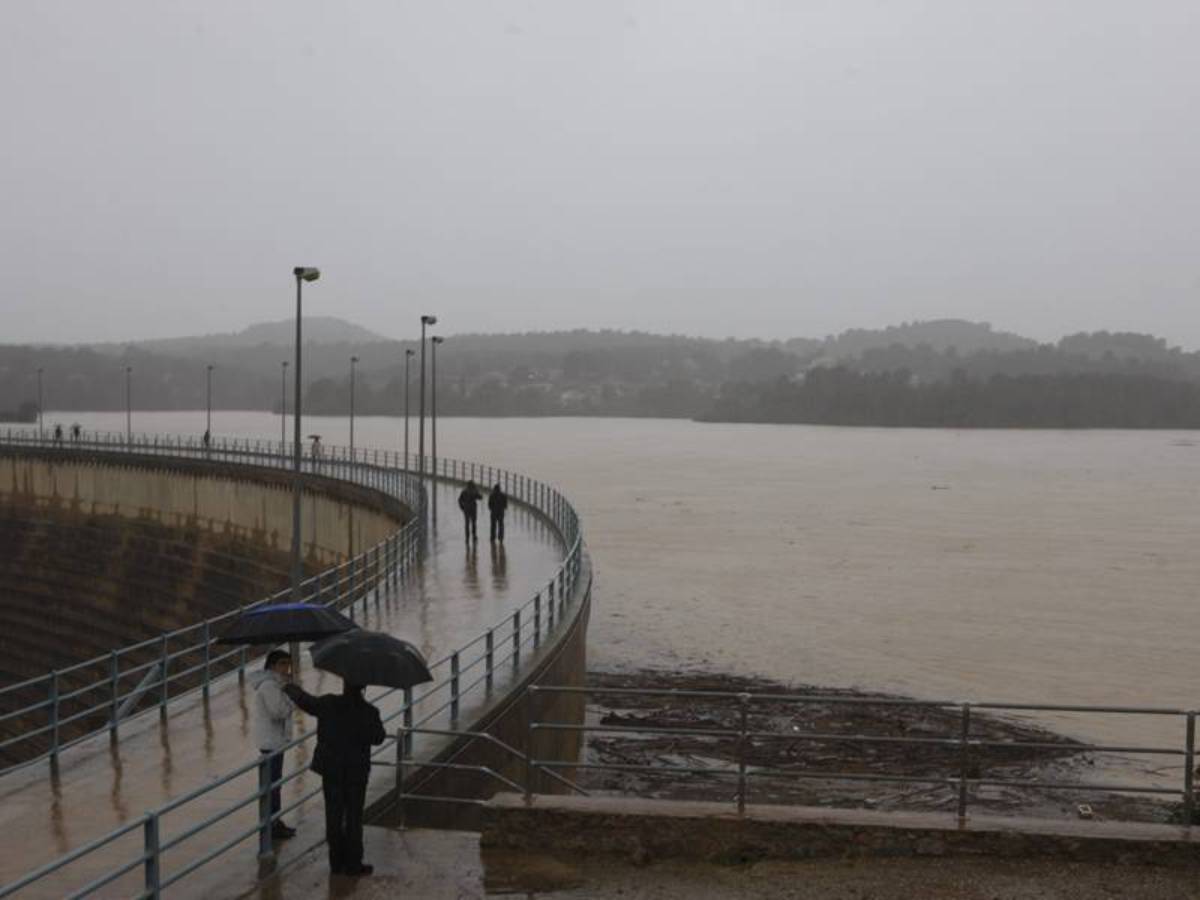 Aviso de incremento de caudal en el río Mijares tras abrir el aliviadero de la presa de María Cristina