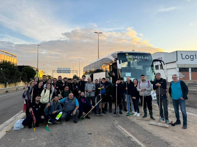 La pasada madrugada se enviaron desde Burriana cinco autobuses con destino a la provincia de Valencia en coordinación con la Plataforma de Voluntarios y la GVA.