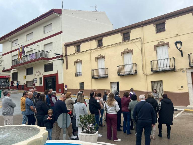 Desenes de veïns i veïnes han participat en els actes organitzats des de la Regidoria d’Igualtat amb un homenatge especial a les 40 dones i vuit menors assassinats aquest any.