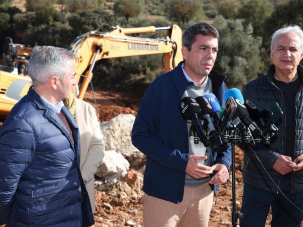 Carlos Mazón valora a pie de campo el primer mes tras la DANA