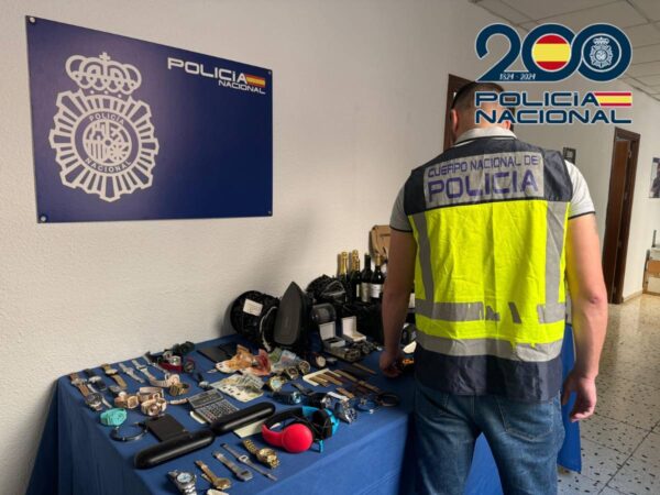 Cinco detenidos por robar en una joyería del centro comercial de Alfafar