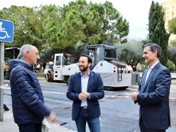 Comienza el asfaltado de la avenida Hermanos Bou y Cantó de Castalia en Castellón